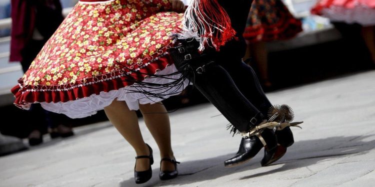 Aguinaldo Fiestas Patrias: Más del 60% de los trabajadores lo recibirá, ¿en qué lo usarán?