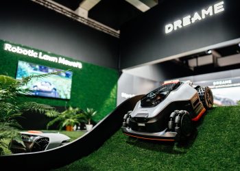 Robots suben escaleras y dejan el jardín perfecto / Llegan a Chile en 2026