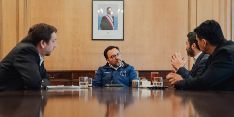 Gobernador de Tarapacá continúa gestionando apoyos en Vivienda, Seguridad y Cultura para el Plan de Zonas Extremas