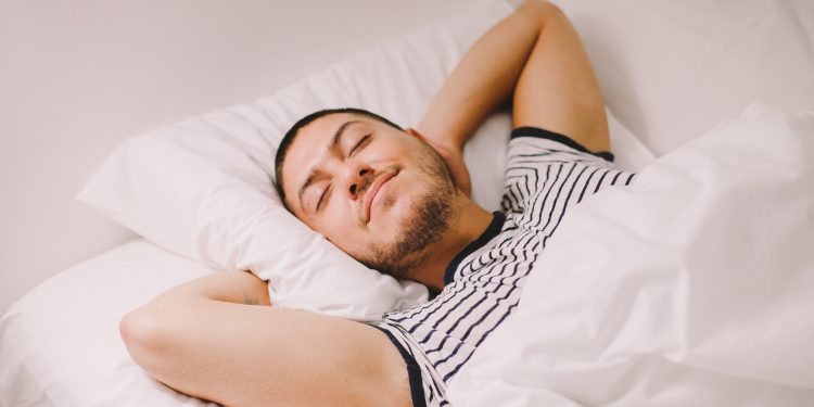 Chile se prepara para el cambio de hora: expertos entregan consejos para adaptarse a las modificaciones horarias