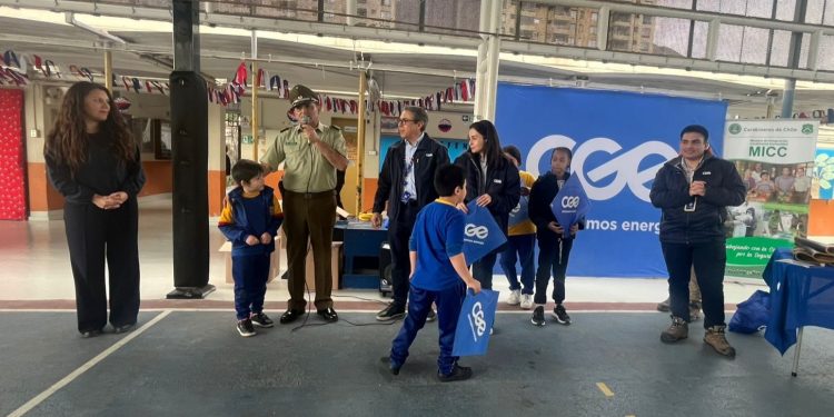 Carabineros llama a encumbrar volantines de forma segura en estas Fiestas Patrias