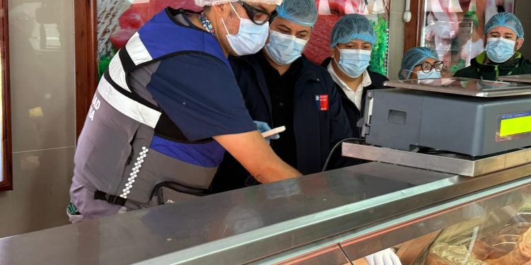 Autoridades refuerzan fiscalización a carnicerías y entregan recomendaciones previo a las Fiestas Patrias