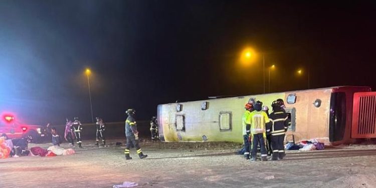 Volcamiento de bus en Copiapó deja al menos 3 fallecidos y varios heridos / Bus salió desde Iquique
