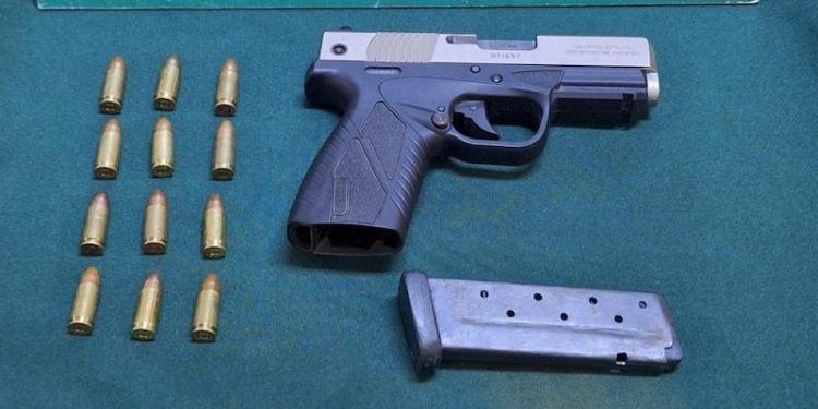 Boliviano es detenido portando arma de fuego y munición en calle Errázuriz