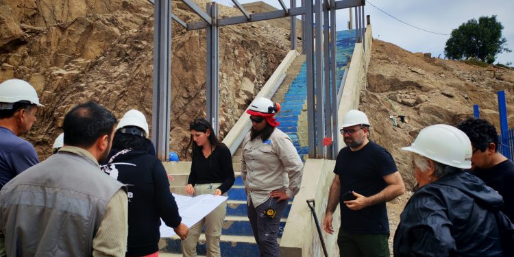 50% de mejoramiento de escalera pública del sector Terminal de Pescadores de Pisagua