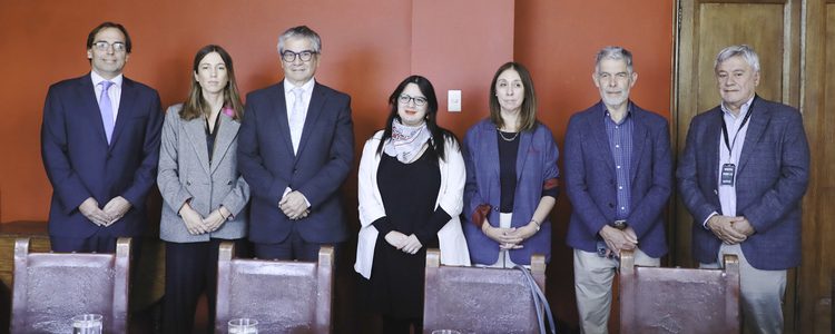 Exautoridades de Hacienda, miembros de equipos económicos de  comandos presidenciales y economistas se reúnen con la Comisión Asesora del Gasto Público