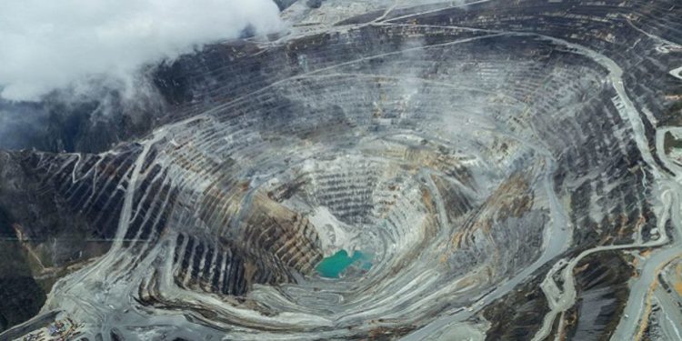 El trágico accidente en la segunda mayor mina de cobre del mundo lleva dos fallecidos y eleva el precio del metal rojo
