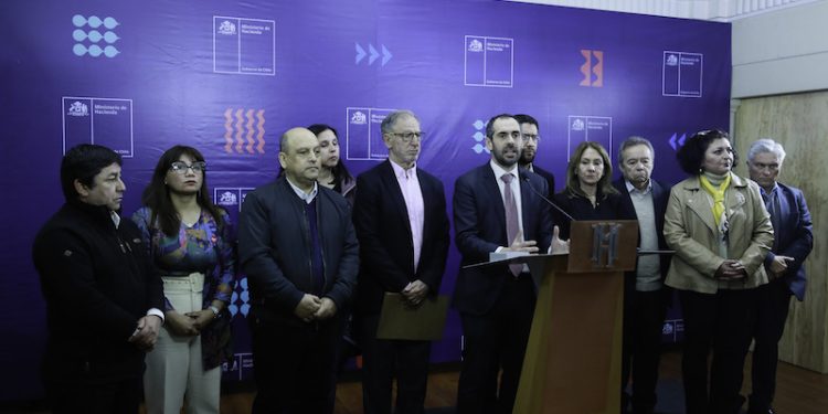 Ministros de Hacienda, Trabajo y Economía se reúnen con CPC, CUT y gremios de pymes para impulsar una mayor inversión, productividad y creación de empleo