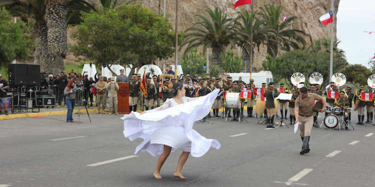 Participación de agrupaciones folklóricas de comunas rurales sentó precedente en Tradicional Contrapunto de Ejércitos de Chile y Perú