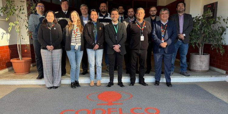 Ministerio de Ciencia y Codelco exploran uso de cobre chileno en la vanguardia científica y tecnológica mundial