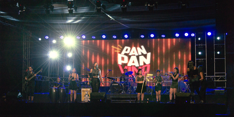 Pal´ Barrio voy, la nueva salsa de las chilenas Pan pan vino vino