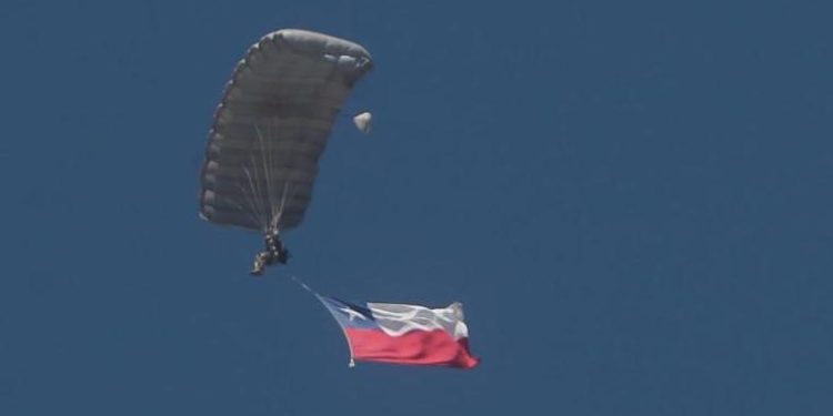 Presentación de la Escuela de Paracaidistas del Ejército en la Parada Militar 2025