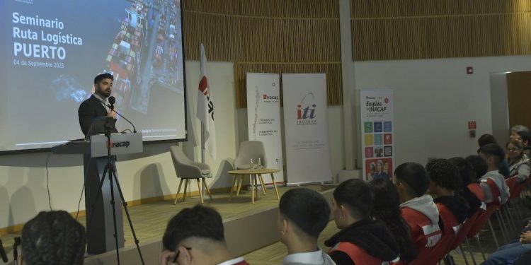 Estudiantes se conectan con el mundo portuario y logístico en seminario organizado por ITI e Inacap