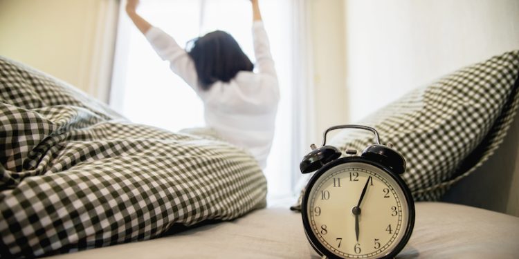 Cambio de hora: Guía rápida para no desajustar el sueño y cuándo consultar a un especialista  