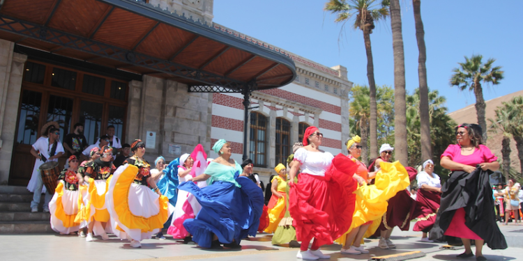 Adultos mayores dieron la bienvenida a la primavera con masivo Pasacalle
