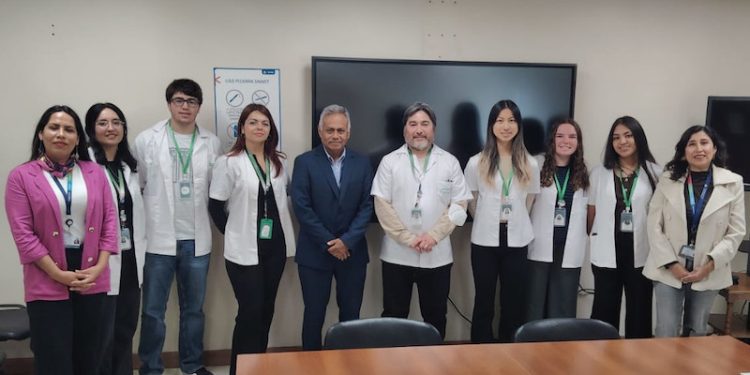 Estudiantes norteamericanos visitaron el Hospital de Arica para conocer el sistema chileno