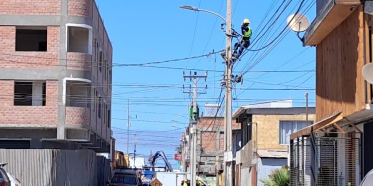 CGE refuerza la red eléctrica en Alto Hospicio para prevenir robo de cables y conexiones irregulares