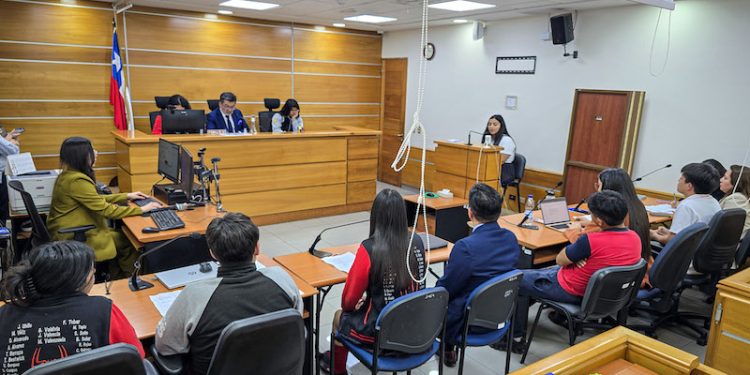 Estudiantes de Enseñanza Media protagonizaron inédito simulacro de juicio oral en Iquique