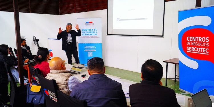 36 pequeñas empresas de Tarapacá expusieron sus proyectos para ser más sustentables