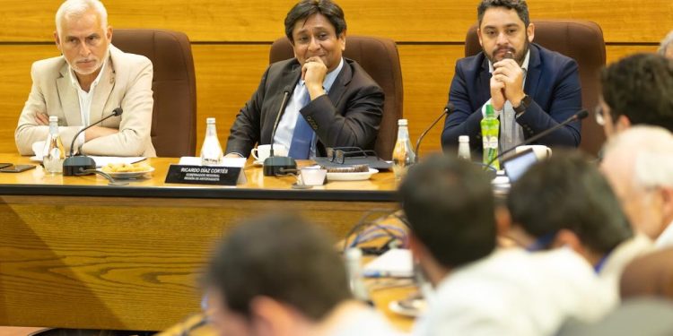 Gobernador Carvajal expuso propuestas para impulsar la competitividad y la inversión en el Primer Foro Macrozonal de Empleo y Productividad
