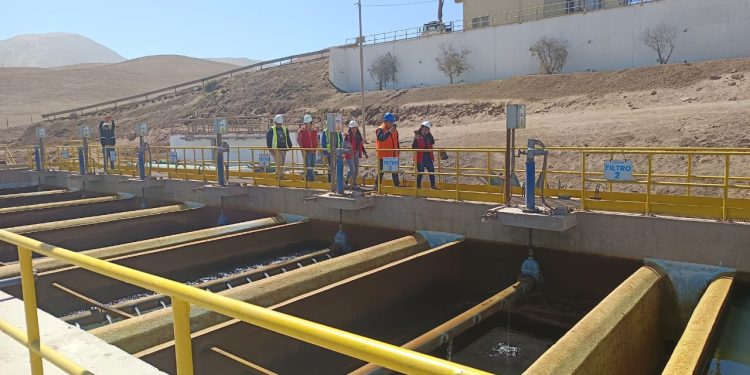 Estudiantes de Construcción Civil de INACAP visitaron Planta Santa Rosa de Aguas del Altiplano