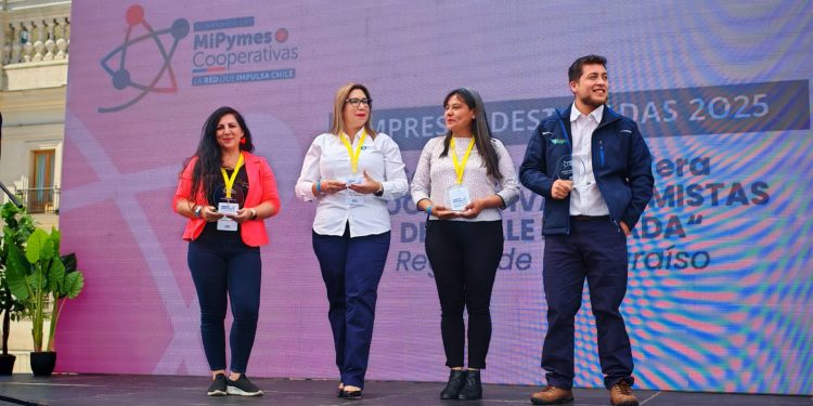 Emprendedora de Tarapacá fue reconocida a nivel nacional en la Plaza de la Constitución