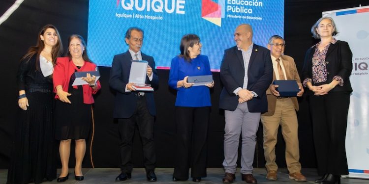 SLEP Iquique homenajeó a más de 80 profesores por su trayectoria y desempeño en la Educación Pública