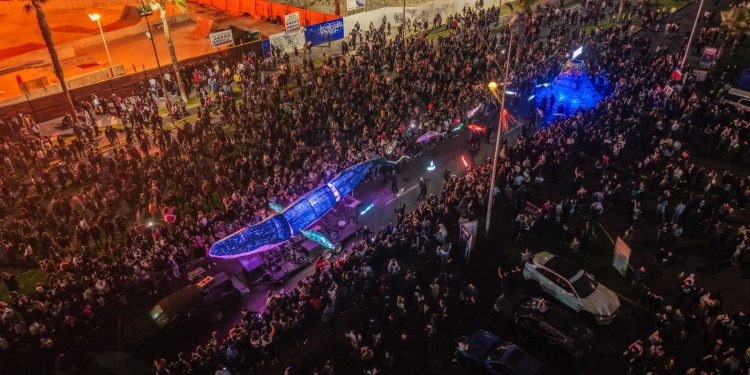 FINTDAZ / Más de 10 mil personas asistieron al Pasacalle “Océano: Los peces inundan la ciudad” en Iquique