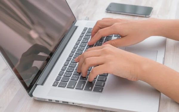 Reinserción Social Juvenil abre concursos para jefaturas regionales en las áreas “Jurídica” y de “Administración y Finanzas”