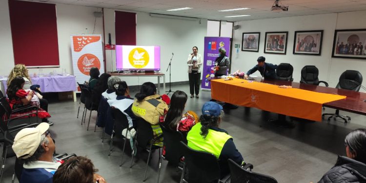 Mujeres de Alto Hospicio culminan programa preventivo de violencias de género de SernamEG