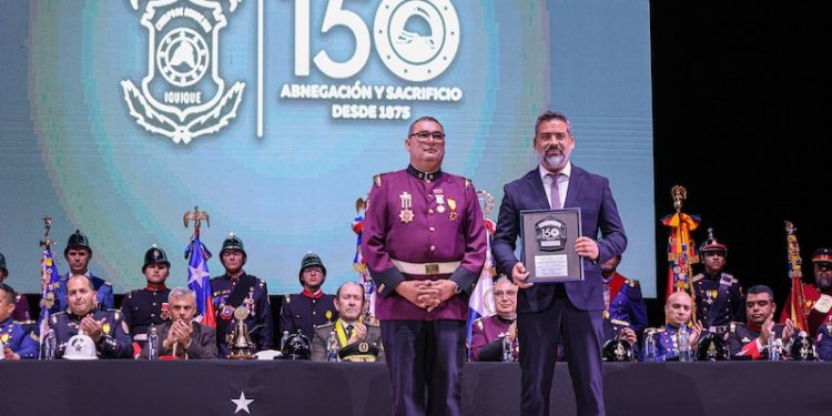 Collahuasi recibió reconocimiento del Cuerpo de Bomberos de Iquique