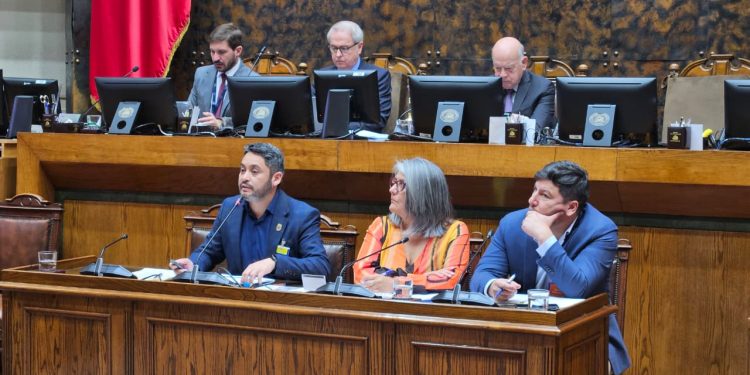 Gobernador Carvajal expuso detalles del Presupuesto 2026 para Tarapacá ante el Senado