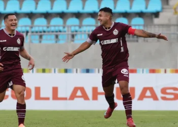 La Serena ganó 2-1 y mantiene a los dragones celestes de «colistas»