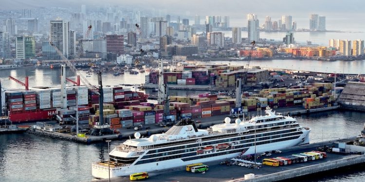 Cruceros nórdicos con 1.200 viajeros abren temporada 2025-2026 en Iquique