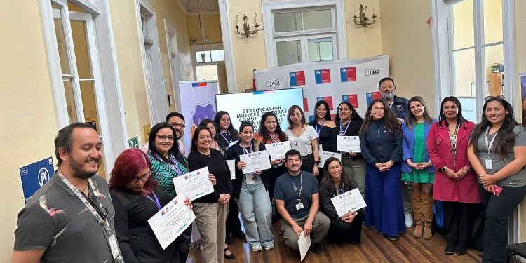 SEREMI y Servicio de Salud de Tarapacá entregan certificación a mujeres gestoras comunitarias