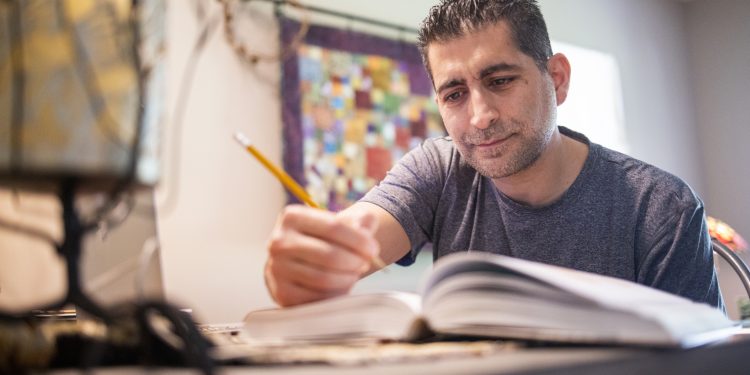 Matrícula en doctorados en educación creció más de 2.600% en Chile, pero solo el 60% cuenta con acreditación