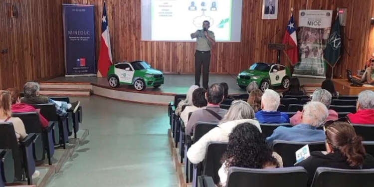 Carabineros organizó encuentro con adultos mayores de Iquique