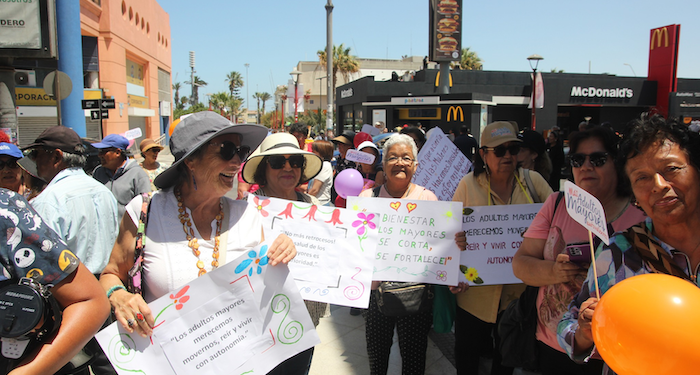 Gobernador y CORES solidarizaron con adultos mayores afectados por recorte presupuestario en programas de salud