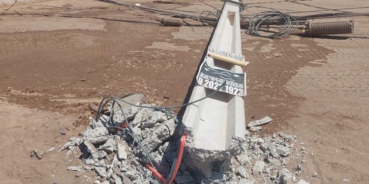 Poste fue impactado en accidente y dejó sin suministro a 10 mil clientes en Alto Hospicio