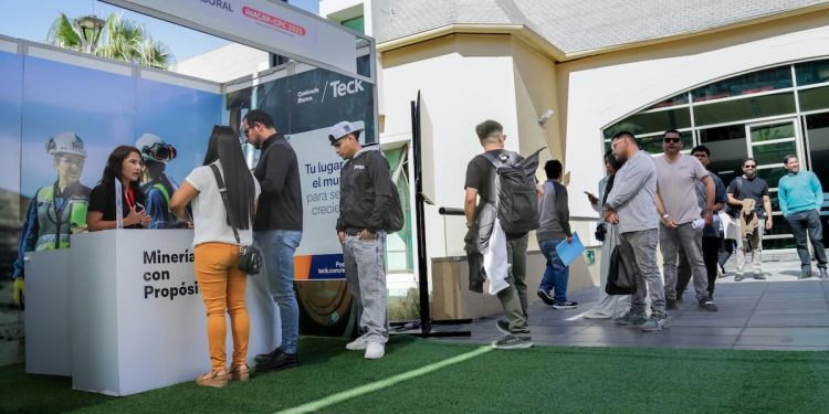 Feria Laboral INACAP-CPC 2025 reunió a más de 500 asistentes en su primera jornada presencial en Iquique