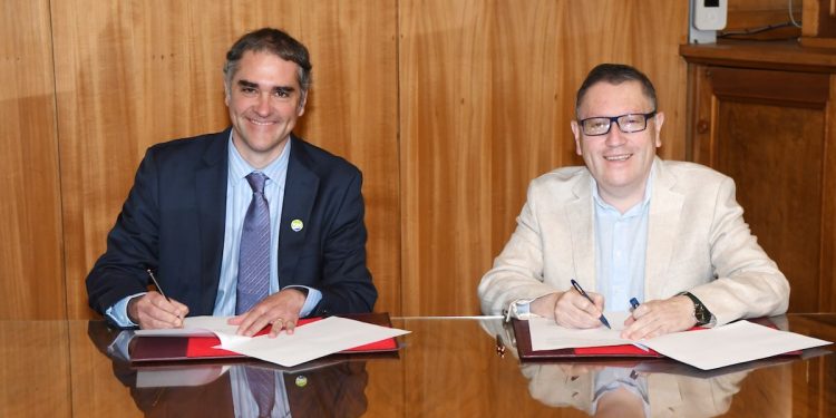 SQM Yodo Nutrición Vegetal y PUCV firman convenio de colaboración para impulsar investigación, innovación y formación de capital humano avanzado