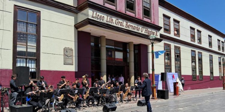 Mineduc reconoce al Liceo Bernardo O’Higgins de Iquique como el primer Liceo Emblemático del Norte de Chile