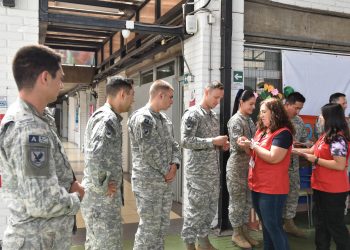 Aviadores militares de la Primera Brigada Aérea participaron de una visita al Instituto Teletón en Iquique