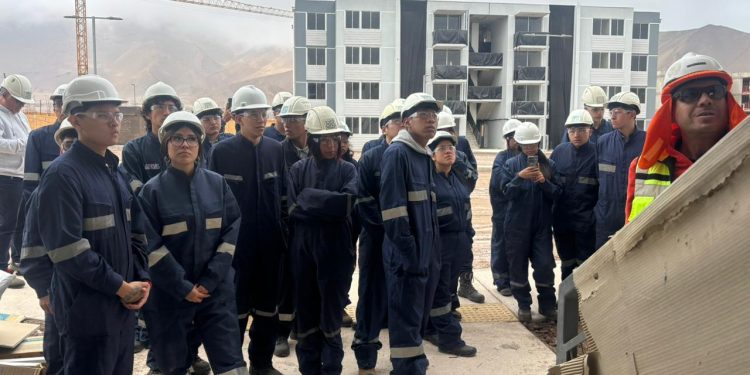 CChC Tarapacá promueve vínculo entre estudiantes y el sector construcción con visita a obra en Alto Hospicio