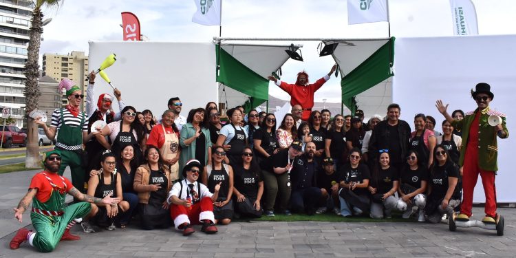 Inauguran Expo FOSIS Navidad 2025 en Buque Varado