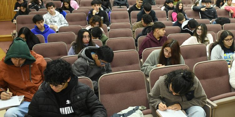 ¿Sus hijos no saben qué estudiar?: Cómo Bachillerato puede ayudar a elegir carrera