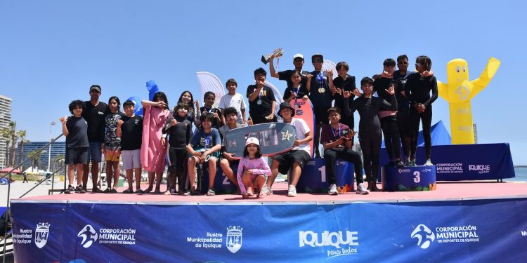 Bodyboarders del Club Oceanos brillan en “Iquique Mar de Campeones Kids”