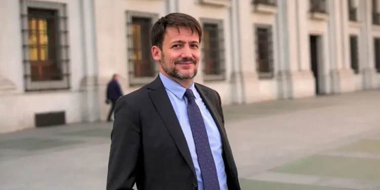 Comisión revisora aprueba acusación constitucional contra exministro Diego Pardow