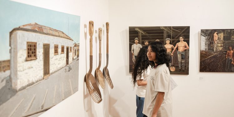 Propuesta artística sobre el pasado salitrero en sus últimos días de exhibición en Sala de Arte Casa Collahuasi