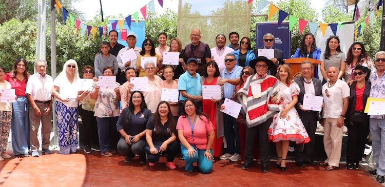 Entregan fondos a organizaciones de personas mayores del Tamarugal